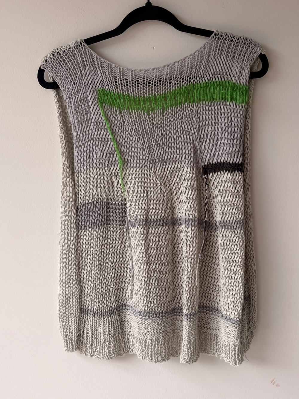 UMIT UNAL 100% cottonLight Gray Knit Sleeveless Sweater with Green Accent